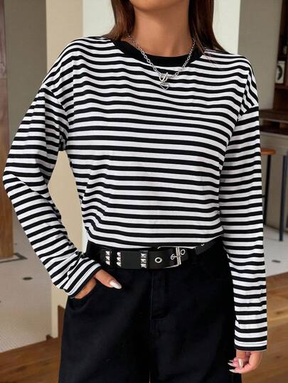 SHEIN EZwear Randigt Tryck T-shirt med Drop Shoulder