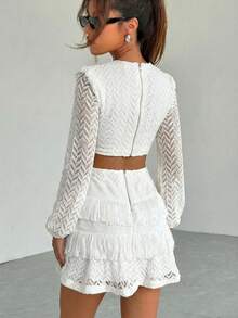 Conjunto de dos piezas para mujer con falda de capas con flecos y blusa de manga translúcida y escote profundo en V - Blanco - Ver 3