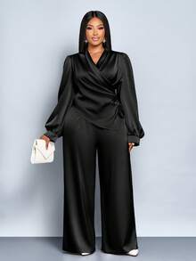 SOLERSUN 秋冬大码女装 初秋女装 杏色梭织亮面面料 日常休闲优雅通勤长袖裹身深V领褶裥不对称下摆修身衬衫上衣 系带打结阔腿裤套装 两件套 - 黑色 - 查看 1