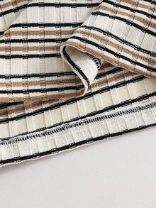 SHEIN Vintaside Kids Áo thun tay ngắn cổ chữ V kẻ sọc đen và kaki thời trang mùa hè cho bé trai kết hợp với quần short cạp trễ, thể hiện phong cách quý ông lịch lãm - Màu be - Xem 8