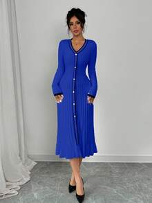 Selianne 撞色V领纽扣前褶优雅长袖毛衣连衣裙 - 藍色 - 查看 5