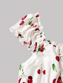 SHEIN MOD 白色樱桃印花连体裤，胸部褶皱设计，束腰拼接，V 字腰线，荷叶边下摆，双层下摆——浪漫可爱的 Y2K 风格，完美适用于度假、约会、野餐、派对、舞会、节日和生日等场合。 - 彩色 - 查看 3