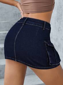 SHEIN ICON 女士休闲时尚街头风日常通勤低腰翻盖口袋牛仔超短迷你裙，夏季 - 深色水洗藍 - 查看 2