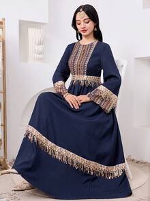 SHEIN Đầm dài tay dáng chữ A tay dài cho bé gái tuổi teen, màu xanh navy in hoa phối màu tương phản, thắt lưng dệt thủ công, kiểu dáng mới về mùa xuân/hè, thích hợp cho ngày lễ quốc khánh, trang phục truyền thống Ả Rập, áo khoác ngoài, Jalabiya, Abaya, Ramadan, đồ đôi mẹ con, chất liệu ren, mềm mại, nhẹ nhàng và thoải mái. - Xanh đậm - Xem 6