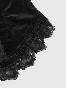 ROMWE Goth 女士哥特式宫廷优雅天鹅绒蕾丝拼接系带腰部十字架吊坠抹胸上衣 - 黑色 - 查看 3