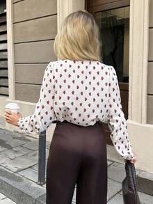 Serisse 女士全印花泡泡长袖单排扣休闲时尚衬衫，草莓衬衫，不规则波点印花衬衫，端庄衬衫，蕾丝装饰设计，红心皇后衬衫，红色上衣，法式风格，巴黎女士，欧式风格，欧洲度假风，秋冬季，优雅女士衬衫 - 紅白色 - 查看 2