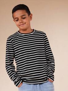 Camiseta masculina SUMWON de manga comprida com listras horizontais e gola redonda, modelagem regular, ideal para o dia a dia, outono, inverno e férias. Peça básica e essencial para o guarda-roupa. - Preto - Ver 1