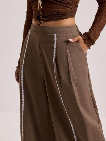 Freevana 大码女式卡其色休闲西装裤，花卉刺绣裤脚口袋直筒裤，适合度假和日常通勤。