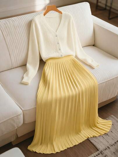 GlowEve CURVE 大码V领纽扣长袖上衣和黄色百褶裙两件套