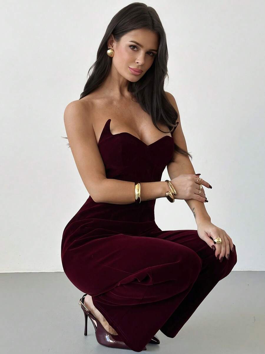 Firerie 优雅、精致、浪漫、性感、独特的时尚新年、情人节、派对、舞会不对称高腰天鹅绒酒红色阔腿无肩带连体裤，秋冬款