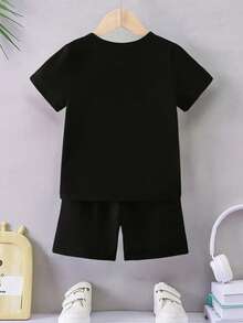 2件套男童休闲舒适时尚百搭创意趣味数字“67”字母印花短袖圆领T恤和短裤套装，适合夏季户外、运动、上学穿着 - 黑色 - 查看 2