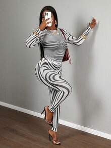 Slaydiva Bộ 2 món áo crop top tay dài in họa tiết ngựa vằn lưới mỏng gợi cảm phong cách đường phố mùa hè 2025 mới, phù hợp cho các lễ hội âm nhạc, phong cách đường phố gợi cảm, mùa tốt nghiệp, phong cách du mục phương Tây, phong cách Bohemian, đi chơi hàng ngày, thể thao xe máy, câu lạc bộ, phong cách nóng bỏng, tiệc sinh nhật, trang phục học sinh, cơ bản đa năng, thường ngày, kỳ nghỉ, du lịch du thuyền, bãi biển, tắm nắng, lan truyền, tụ tập tiệc tùng - Đen và trắng - Xem 6