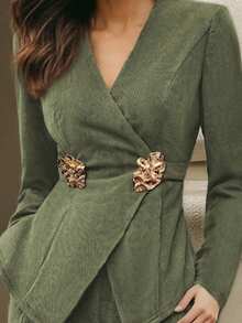 SHEIN Unity Nouveau set 2 pièces en métal décoratif, col V, manches longues, asymétrique avec lien, décontracté mais élégant, convient pour de multiples occasions - Militaire verte - Voir 3