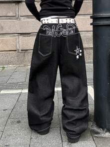 Manfinity EMRG 休闲宽松阔腿牛仔裤，后袋饰有星星和字母刺绣图案 - 黑色 - 查看 1