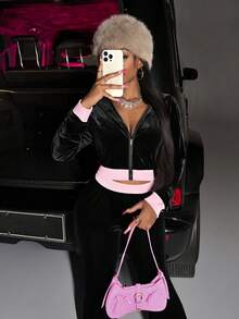 Slaydiva 新款秋冬女装套装，适合返校、万圣节、商务休闲、日常穿着，包括：带英文标语刺绣的拉链连帽外套，撞色袖口和下摆，搭配撞色腰带和后袋的喇叭裤，天鹅绒两件套。 - 黑色 - 查看 6