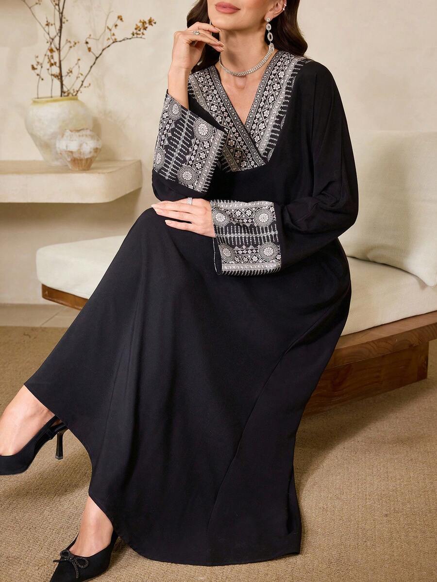 Al Najma 女士印花V领长袖宽松休闲阿拉伯风格连衣裙 - 黑色 - 查看 1