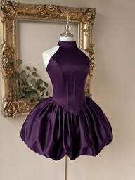 Lovelzi Elegante y dulce vestido mini con hombros descubiertos, cuello de halter y diseño de cintura con ballenas, en color morado ciruela, con lazo ajustable en la espalda, adecuado para varias ocasiones como vestidos de gala, vestidos de influencer y vestidos de etiqueta para mujeres