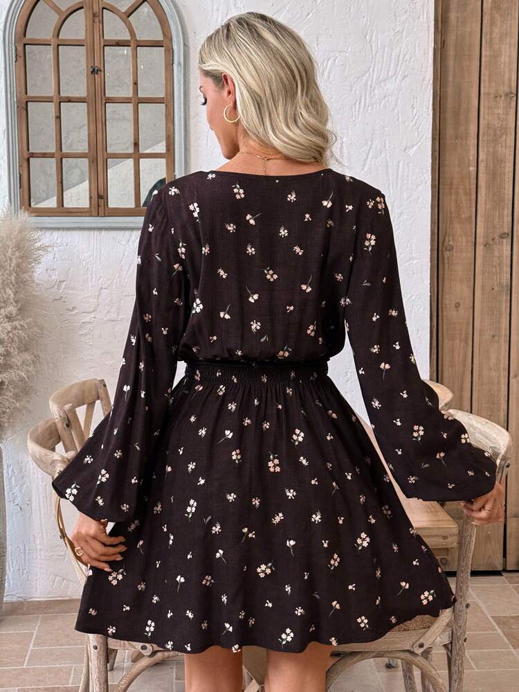 ウィメンズ ディジー フローラル ドローストリング ウエスト ランタンスリーブ ミニドレス、バケーションスタイル