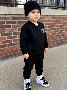 男童两件套外套套装，长袖拉链翻领外套+松紧裤脚休闲裤，简约百搭设计，适合秋冬季休闲、上学、通勤等场合。 - 黑色 - 查看 1