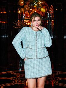 VOLUPTÉ CURVE Áo khoác ngắn tay dài cổ tròn màu xanh dương thanh lịch tối giản dành cho nữ cỡ lớn, chất liệu vải tweed, đính hạt cườm, dáng ôm vừa vặn, thoải mái, đa năng, phù hợp đi làm, đi chơi, dự tiệc, là món đồ thời trang lý tưởng cho ngày Valentine. - Màu xanh lam - Xem 3