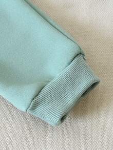 SHEIN Playful Pals 男婴休闲撞色字母刺绣 Polo 领卫衣和运动裤套装，学院风，可爱时尚，适合宝宝秋冬季外出、拍照、聚会等场合穿着。 - 綠色 - 查看 8