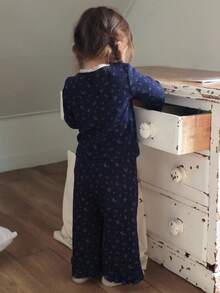 DAZY 2 件套女婴花卉印花圆领长袖 T 恤和宽松长裤睡衣套装