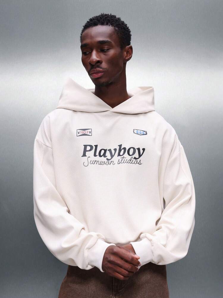 PLAYBOY X SUMWON Sudadera extragrande color crema con estampado en el pecho