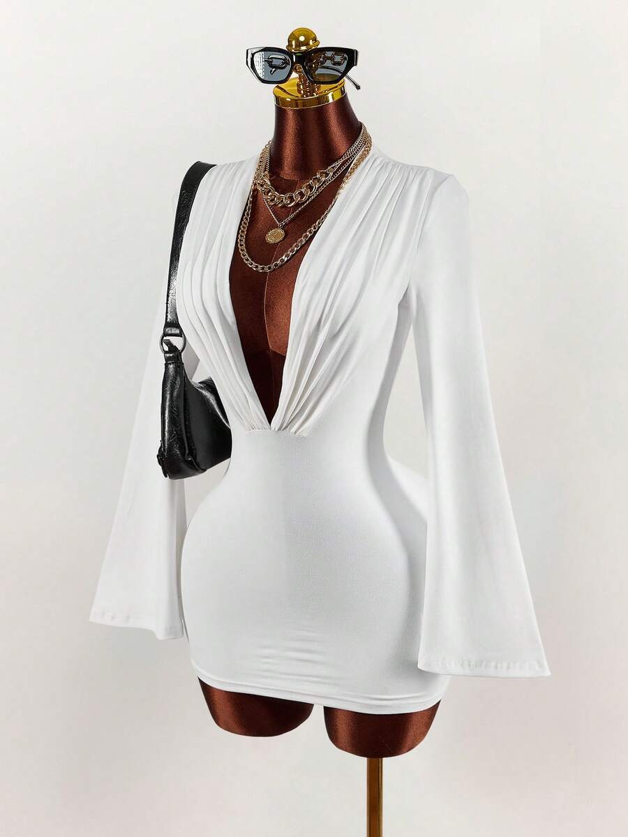 Amplova 情人节和新年低胸深V紧身迷你连衣裙，性感喇叭袖 - 白色 - 查看 1