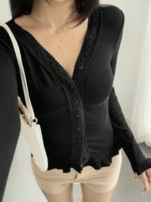 Livesso 女士V领蕾丝拼接修身T恤，秋冬长袖 - 黑色 - 查看 4