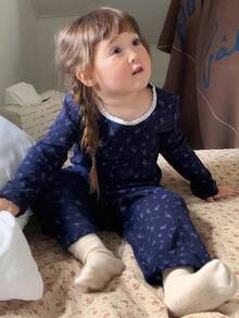 DAZY 2 件套女婴花卉印花圆领长袖 T 恤和宽松长裤睡衣套装