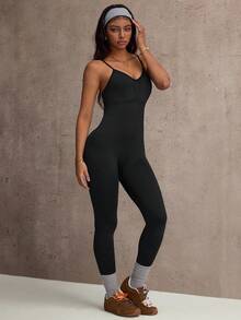 Gameset SHEIN Sport Macacão preto com bolsos, modelo sexy com alças finas e costas nuas para mulheres. - Preto - Ver 5