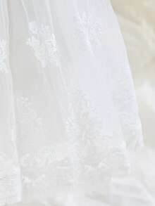 SHEIN Đầm công chúa tay dài cổ bèo thêu lưới dễ thương cho bé gái, thoải mái và mềm mại, thích hợp cho các dịp mùa xuân/thu như đi học, tiệc tùng, sinh nhật, họp mặt gia đình, có thể làm quà tặng - trắng - Xem 5