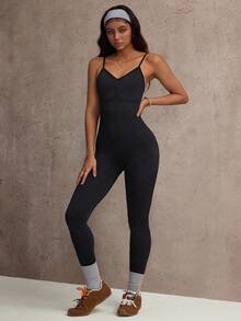 Gameset SHEIN Sport Macacão preto com bolsos, modelo sexy com alças finas e costas nuas para mulheres. - Preto - Ver 4