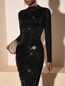 Zivah 这款秋冬新款婚纱礼服，适合日常约会、通勤、商务场合，尽显淑女风范，优雅气质，也适合邮轮派对、简约风、网红风、生日宴会、高端派对、小型晚礼服等场合。穆斯林风格的露肩小圆领网纱拼接针织紧身连衣裙，饰有金属装饰，尽显穆斯林风情。 - 黑色 - 查看 6