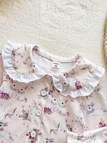 SHEIN Vintaside Kids 1件女婴兔子花卉印花长袖荷叶领纽扣休闲可爱衬衫上衣，适合春秋季郊游、度假、玫瑰园聚会、派对、复古户外休闲优雅节日穿着，也适合圣诞节、新年、情人节等场合。 - 粉色 - 查看 8