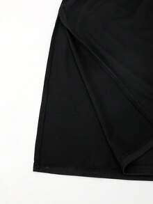 夏季热门少女甜美清爽风格黑色针织连衣裙，修身弹力开衩设计，是青少年日常校园穿搭和约会装扮的理想之选。 - 黑色 - 查看 5