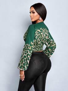 SOLERSUN 秋冬女装，休闲日常，优雅通勤款，黑棕色渐变黑色豹纹印花，深V领，肩部褶裥，灯笼袖，长袖，高腰，后背褶裥衬衫式上衣 - 墨綠色 - 查看 2