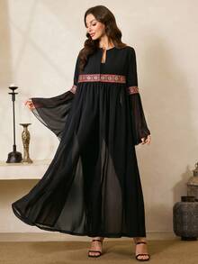Al Najma Áo choàng Abaya rộng rãi họa tiết hoa chắp vá dành cho nữ, tay dài - màu đen - Xem 4