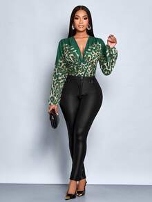 SOLERSUN 秋冬女装，休闲日常，优雅通勤款，黑棕色渐变黑色豹纹印花，深V领，肩部褶裥，灯笼袖，长袖，高腰，后背褶裥衬衫式上衣 - 墨綠色 - 查看 6