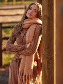 WESTFADE Blusa listrada de malha felpuda, gola redonda, manga comprida, fechamento frontal com botões, modelagem justa e tecido elástico. Ideal para inverno, estilo boho, country, festas de fim de ano, Natal, Ano Novo, estilo cowgirl de Nashville, casual e charmosa. - Castanho - Ver 1