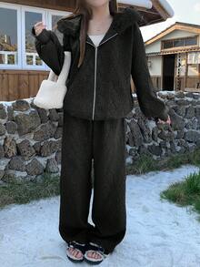 DAZY Conjunto de chaqueta con capucha y pantalones de piel sintética con parches para mujer, conjunto de ropa de estar en casa - Negro - Ver 2