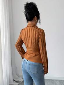 SHEIN Raffinéa Camisa de mujer con diseño de botones con cuello, de estilo de parche a rayas, irregular, con cintura ceñida para estilizar, de manga larga, elegante, casual, cómoda, de trabajo, vintage, de uso diario, para primavera/otoño/invierno - Caqui - Ver 2