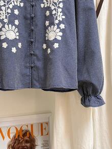 SHEIN Frenchy Áo sơ mi nữ tay dài cài cúc, chất liệu cotton, họa tiết kẻ caro hoa, kiểu dáng thường ngày, thích hợp mặc đi chơi, mùa hè, mùa xuân, mọi mùa, công sở thường ngày, phong cách Pháp, công sở kinh doanh, kỳ nghỉ, khu nghỉ dưỡng. - Nhiều màu - Xem 6