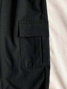 SHEIN 男婴休闲拼接短袖polo衫套装，包含一件纯色弹力腰工装裤，适合户外运动、休闲外出、购物和旅行，适合6个月至2-3岁男婴。黑色男婴套装，男婴夏季套装，男婴休闲套装。 - 彩色 - 查看 4