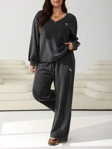 Solflare Plus Size Embroidered V-Neck Long Sleeve Top And Pants Casual 2 Pieces Set - Black - View 1