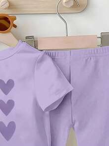 SHEIN Bộ áo thun và quần ống loe màu tím cho bé gái 2-3 tuổi/6-24 tháng, in hình trái tim, trang phục công chúa thoải mái, phù hợp cho mọi mùa. Bộ đồ mẹ và bé màu tím nhạt, 2 món, bộ đồ màu tím oải hương cho bé gái. - Màu tím - Xem 6