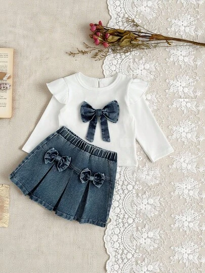 SHEIN 2件套女婴秋冬返校季服装，适合6个月至3岁宝宝，白色时尚可爱3D蝴蝶结荷叶边长袖圆领上衣，蓝色弹力腰百褶裙，舒适甜美街头风，适合春、秋、冬三季室内外穿着，可作为礼物赠送。