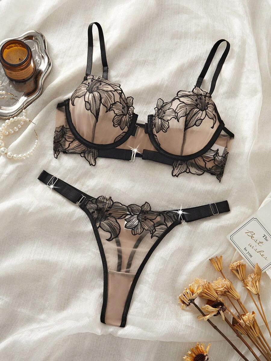 Seduluxe 2pcs Romantic Embroidered Front Closure Sexy Bra Set, Lingerie - Multicolor - View 1