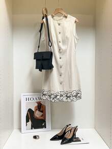 SHEIN Frenchy Đầm ngắn không tay cổ tròn, hàng cúc đơn giản họa tiết hoa dành cho nữ - Màu be - Xem 4