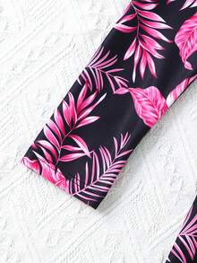 SHEIN Conjunto de traje de baño con top de manga raglán y estampado de plantas tropicales, y shorts para niña preadolescente - Negro - Ver 9